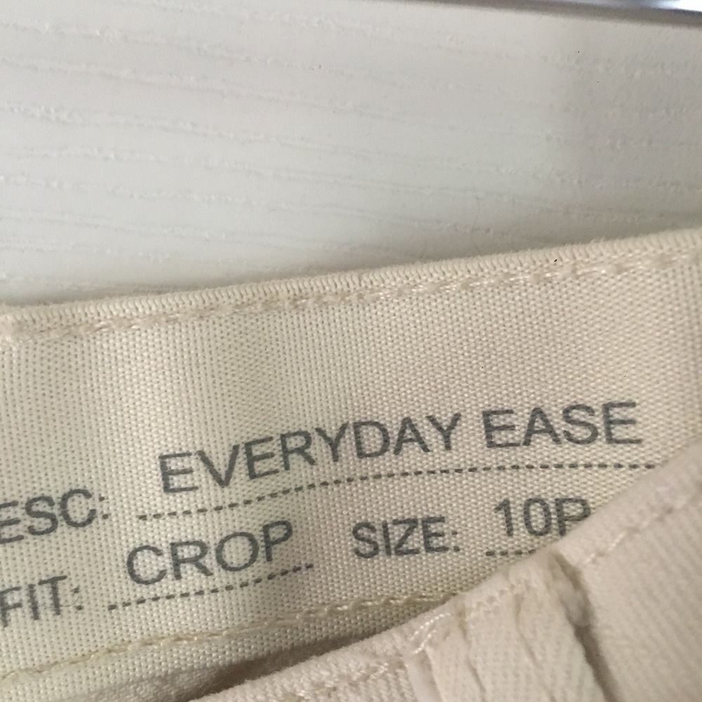 Liz Claiborne Off-White Cropped Pants - Picture 3 of 6